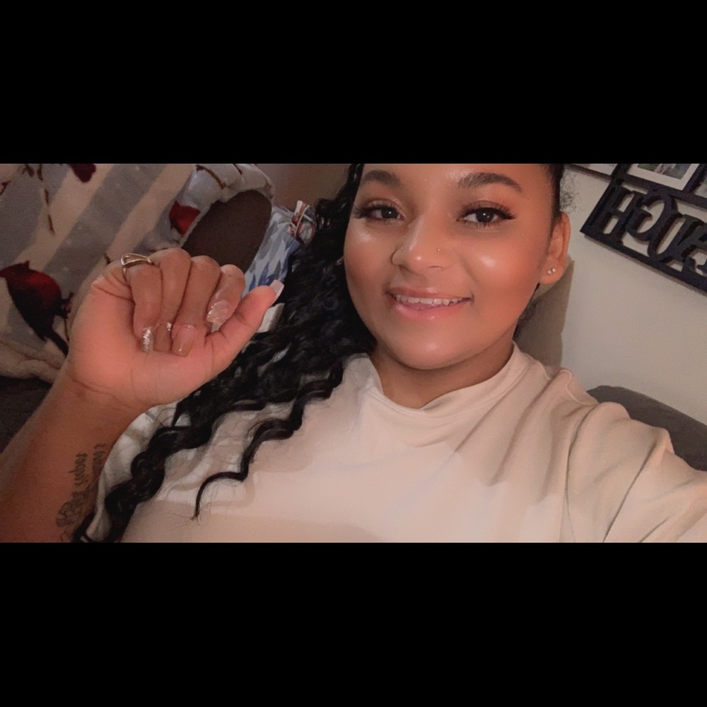 Meet your Posher, Desiree